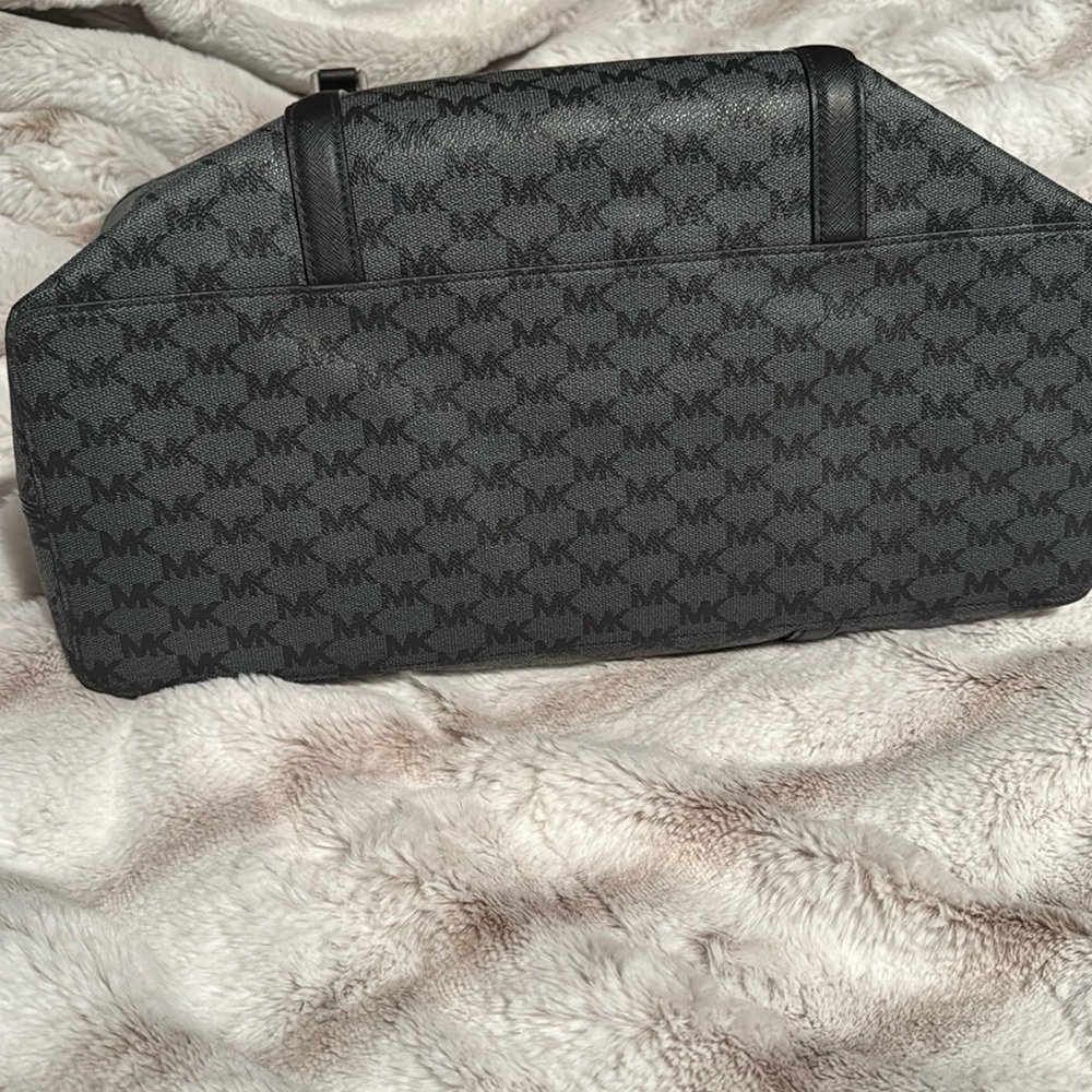 MK PURSE AND MATCHING WALLETT